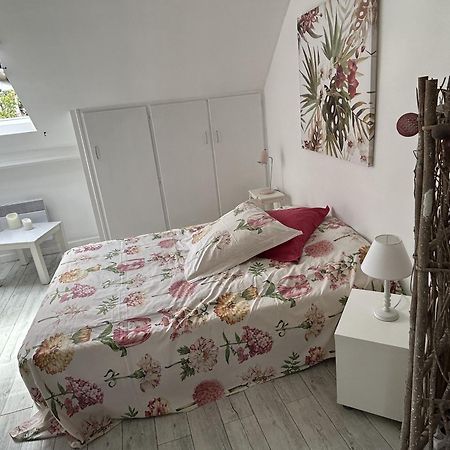 Le Cocon Rouge - Studio En Plein Centre Historique Lamballe Ngoại thất bức ảnh