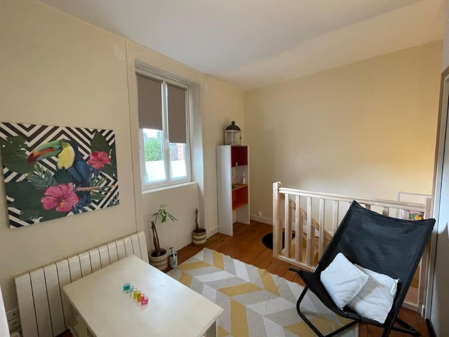 Le Cocon Rouge - Studio En Plein Centre Historique Lamballe Ngoại thất bức ảnh