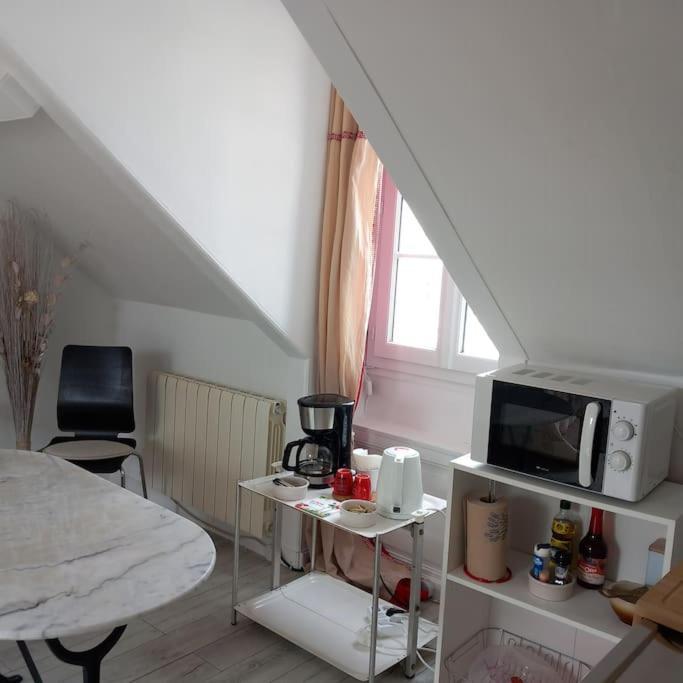 Le Cocon Rouge - Studio En Plein Centre Historique Lamballe Ngoại thất bức ảnh