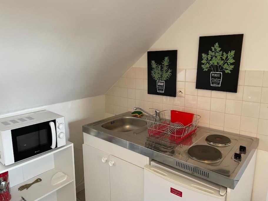 Le Cocon Rouge - Studio En Plein Centre Historique Lamballe Ngoại thất bức ảnh