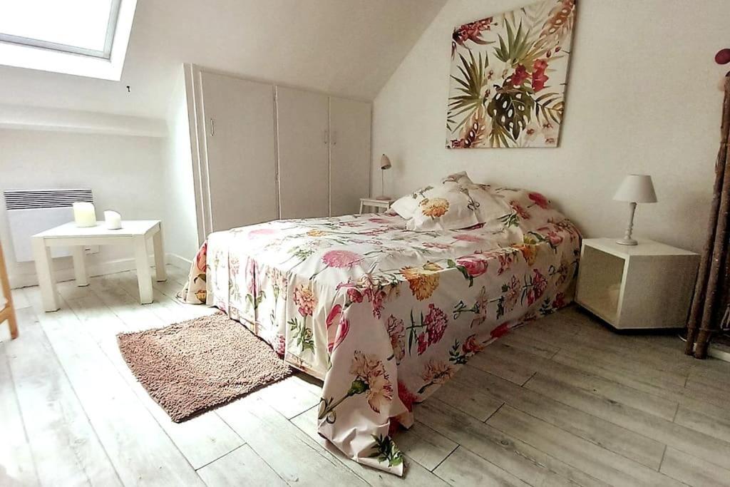 Le Cocon Rouge - Studio En Plein Centre Historique Lamballe Ngoại thất bức ảnh