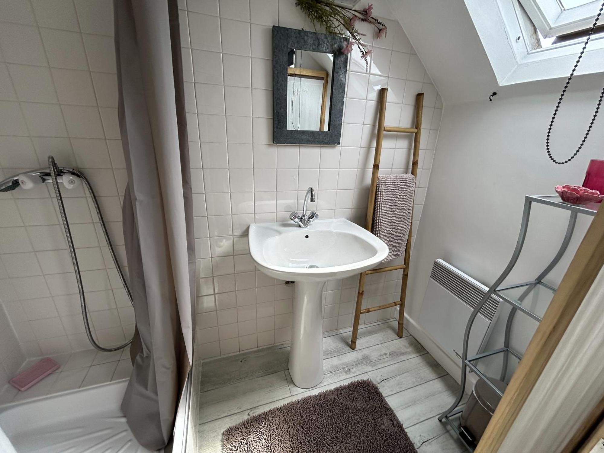 Le Cocon Rouge - Studio En Plein Centre Historique Lamballe Ngoại thất bức ảnh